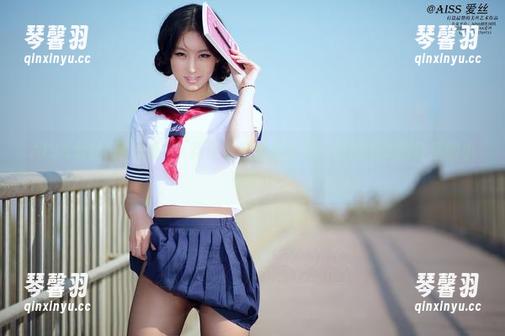 AISS爱丝(钻石版) - 花絮视频难得一见：何冉的美图背后的小秘密！