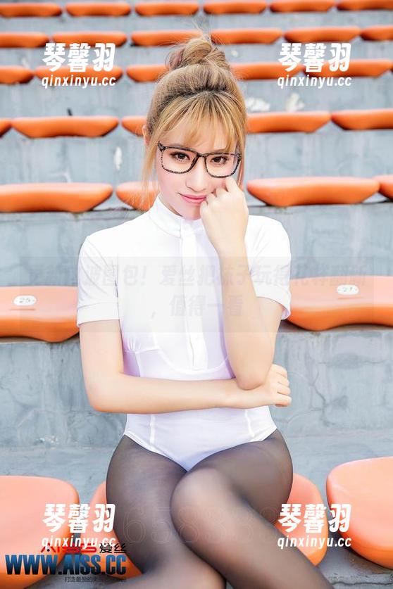 更新这波图包！爱丝把袜子玩得花样翻新，值得一看
