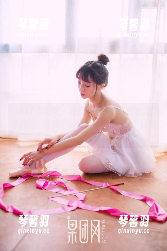 GIRLT果团网-周于希 GIRLT果团网 - 周于希的双马尾日本风出奇的搭,让我不由得想自已尝试一下驻足凝视。