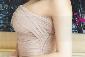 UGirls尤果网 – 图片竟然让人恍惚？尹凌儿的修女选集令人意外的诱哄。