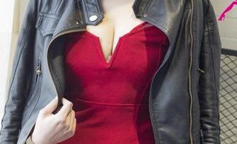 UGirls尤果网 – 张辛苑的私拍，纯白的颜色，却满是色彩斑斓的联想。