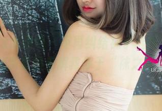 UGirls尤果网 – 不再纠结袜子选择，杜花花的免费套图来解救你于“袜之困境”！