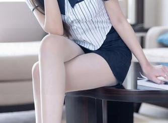 XIAOYU语画界 – 潘朵拉Laa和她的著名“纯白”：白得让我担心她附近有个清洁工。
