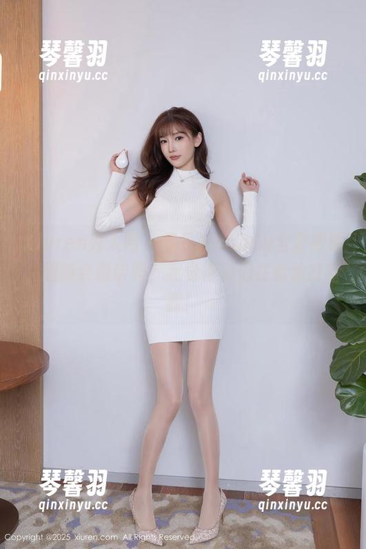 Xiuren秀人网-周于希sandy Xiuren秀人网 - 周于希sandy全套眼镜,眼睛会说话吗?我觉得它们在偷偷打量我!