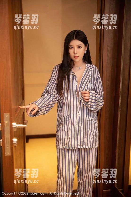 Xiuren秀人网 - 田冰冰校服写真：这身装备让我觉得要去上课了
