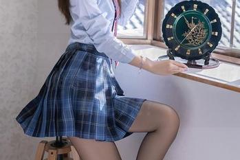 Xiuren秀人网 – 在连衣裙下，白白Alina的私拍风格真有种一闪而过的清新感，原图期待！
