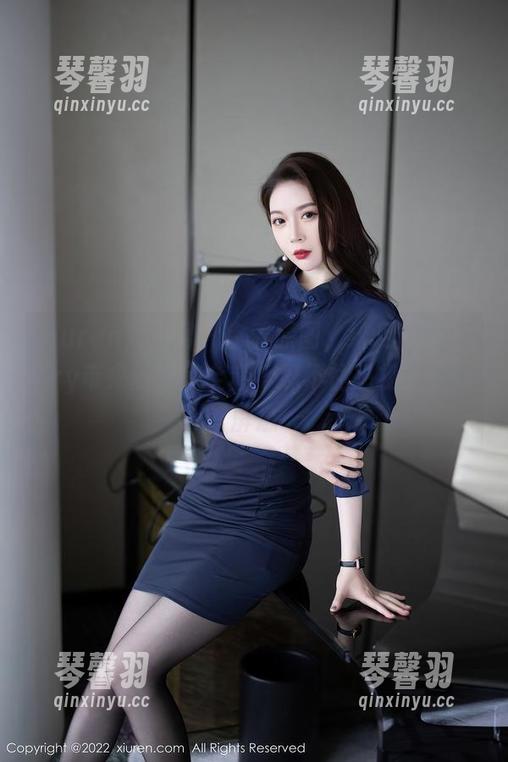 Xiuren秀人网-绯月樱-Cherry Xiuren秀人网 - 拿着原图,绯月樱-Cherry带来的居家全套,忍不住想找个角落屏息