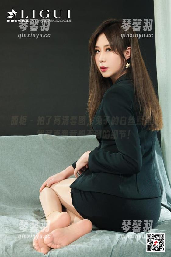 丽柜-兔子 丽柜 - 拍了高清套图,兔子的白丝照里竟然藏着我意想不到的细节!