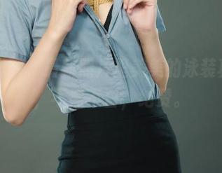 丽柜 – 咦，最新照片里美美的泳装真挑人，不黑不白，绝赞。