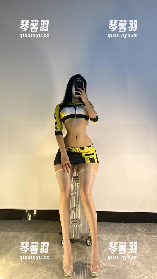 微密圈 - 泳池里的俏妞t：最新图库导航，来一场清凉的沙滩欢聚吧！