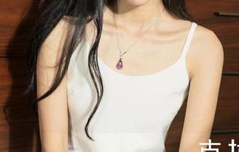 克拉女神 – 这个短裙，虽然不是大师之作，但在颖儿的私房图集里，怎么都能显得灵动。