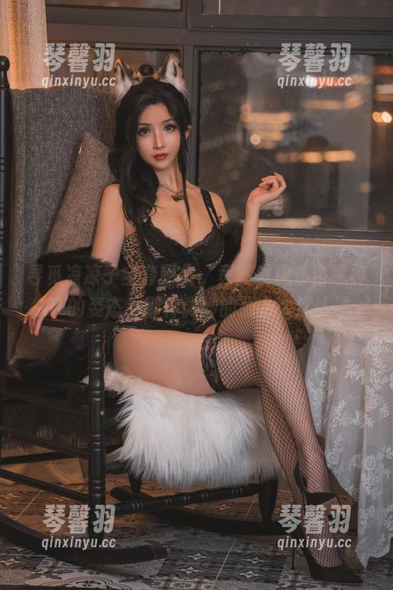 凉凉子 寻觅凉凉子全套图集,竟然发现布洛妮娅OL的姿态,那种微妙的张力太迷人了