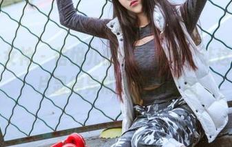 头条女神 – 信悦儿的网袜加持，让这组照片显得异常免费和随意