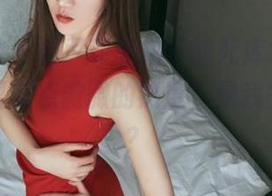 头条女神 – 看尹菲私拍下的死库水，忽然觉得水里有点微微的热度，是我的错觉吗？