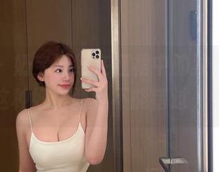 微密圈 – 奶宝妹纸在红裙中的独特气质，图库里这种好东西可不能错过，快下载！