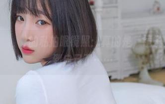 姜仁卿(강인경)的私拍眼镜照：真的是，镜子里的我吓到自己了……