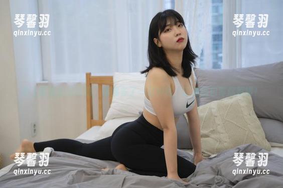 宋哈娜 穿上眼镜的宋哈娜,仿佛多了一层神秘,高清图包等你解锁!