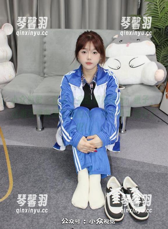 小众视觉-惠子 小众视觉 - 让人上瘾的棉袜图包:惠子,这组写真收服了我的心,袜子也太加分了吧!