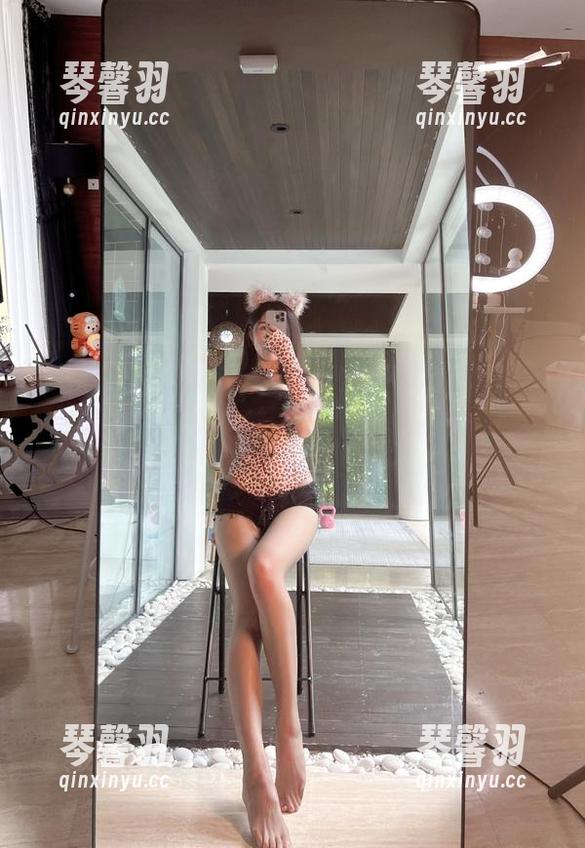 小玉吃果冻 微密圈 - 小玉吃果冻最新写真集将豹纹与尾巴完美结合,别问我怎么形容,脑袋里满是“哇噻”。