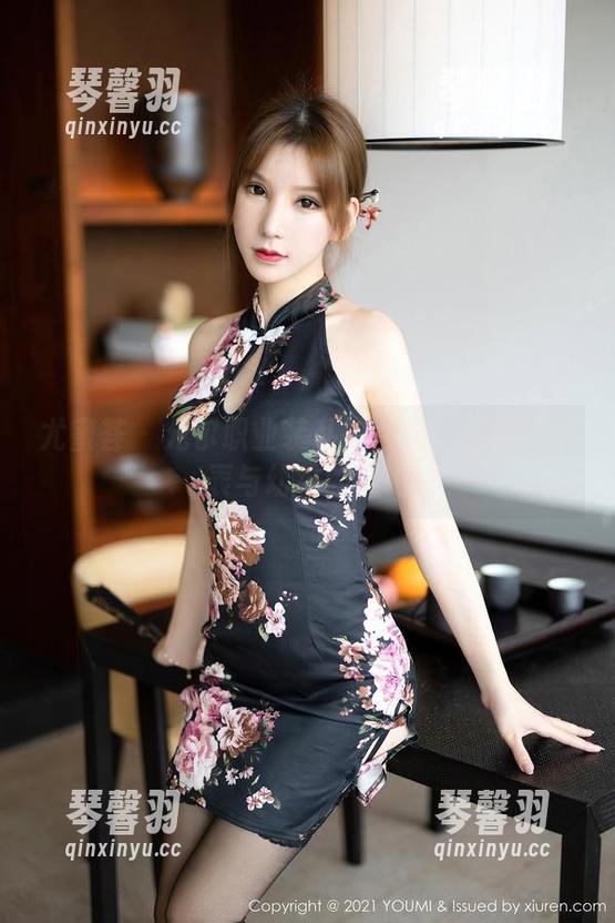 尤蜜荟-允尔 尤蜜荟 - 允尔职业装私拍合集:成熟的外表与幼稚的灵魂