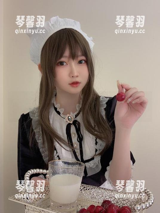 是依酱呀 是依酱呀原图:一幅教你如何穿体操服的图,还是要下载哟!