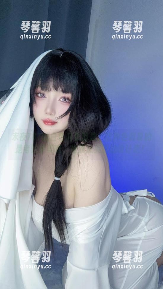末夜787 末夜787的白色内衣图集:这种色调真的是考验审美啊,给我点亮眼的设计吧!