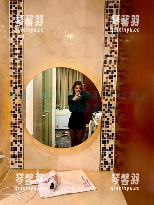 林子喵Lynne 微密圈 - 图包里绽放的青春——林子喵Lynne和学妹的多重角色