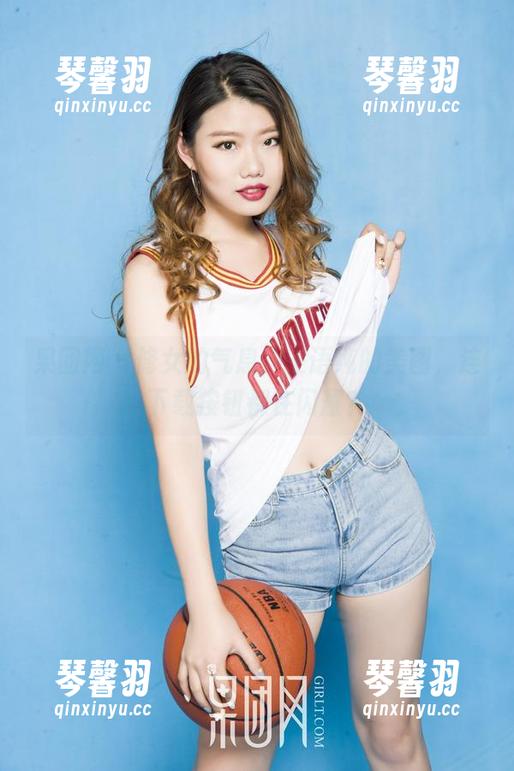 果团网-王语纯 果团网 - 修女的气息,王语纯的美图,连下载按钮都在闪耀?