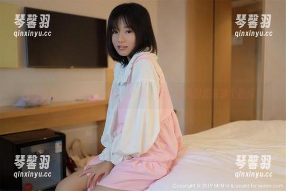 模范学院-加朵babe 模范学院 - 加朵babe短裙合集:短到连风都想来凑个热闹!