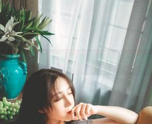 看樱晚gigi最新图库与水手服的组合，实在有些微妙。