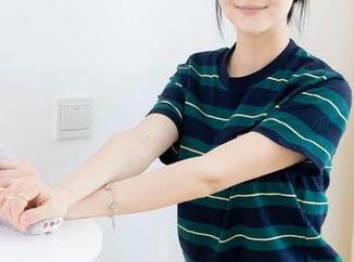 物恋传媒 – 短裙下的小竹，眼神撩人，作品不能错过！
