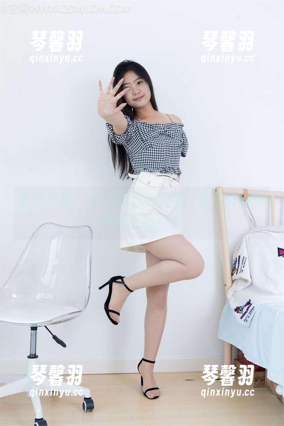 物恋传媒-小谷 物恋传媒 - 小谷的油亮美图:我敢打赌你嘴里会流口水
