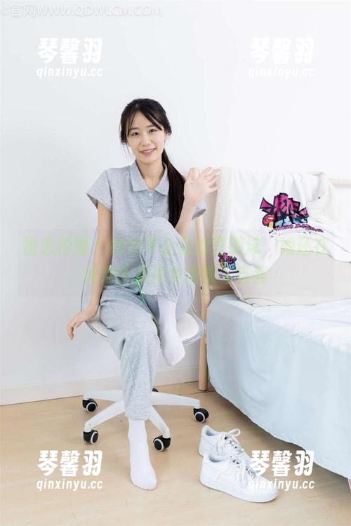 物恋传媒-纱纱 物恋传媒 - 纱纱不止在水里游泳,她还在泳池合集里免费放飞自我