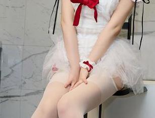 秀人网 – 套图狂欢：孔一红这礼服穿得我心痒痒，究竟是买她的衣服还是她自己？