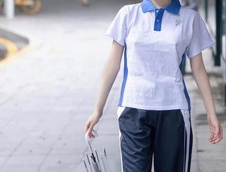 秀人网 – 其实我想说，小爪几的红裙私房，完美藏身于衣柜角落。