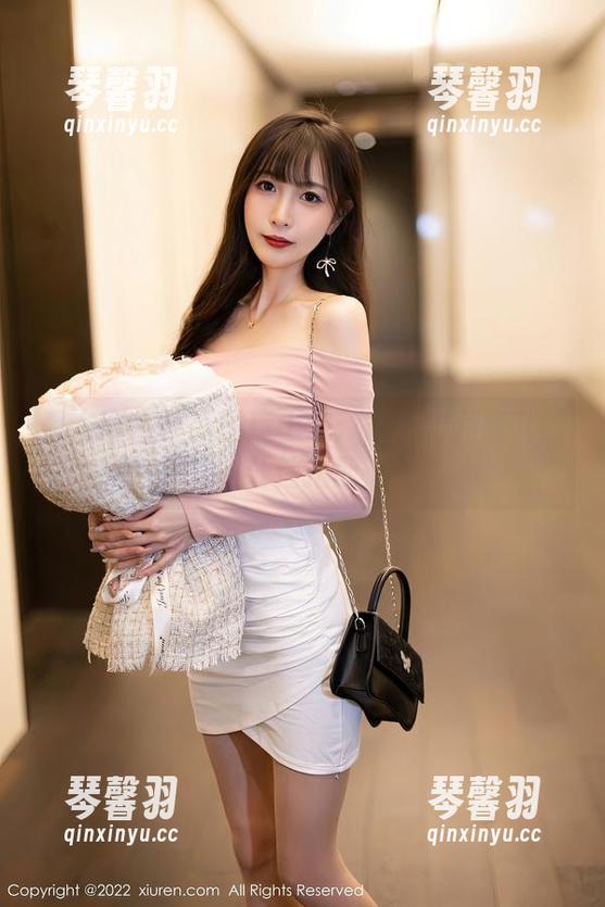 秀人网-月酱儿 秀人网 - 最新图库上线:短裙控月酱儿的任性搭配