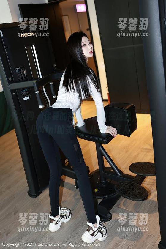秀人网 - 你要的高清资源都在这里，梦灵儿Mini的美足，从容又迷人。