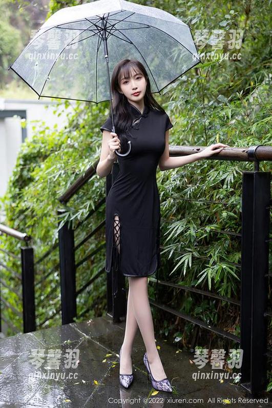 秀人网 - 王馨瑶Yanni的私房写真：再不穿泳装，夏天都是白过的。