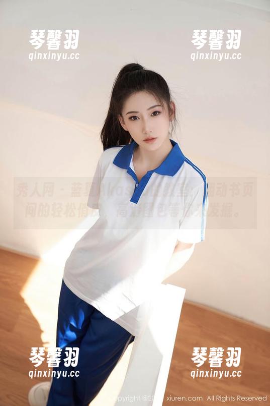 秀人网-蓝夏Akasha 秀人网 - 蓝夏Akasha的教室:翻动书页间的轻松俏皮,高清图包等你来发掘。