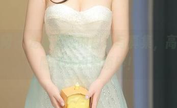 秀人网 – 龙泽美曦的白色写真集，高清中隐藏着点滴琐碎！