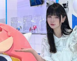 春天过去了，秋山AkI的高清图库来了，是个“甜心掉落”的喷发现场，赶紧拿桶接着吧。