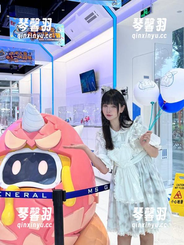 秋山AkI 春天过去了,秋山AkI的高清图库来了,是个“甜心掉落”的喷发现场,赶紧拿桶接着吧。