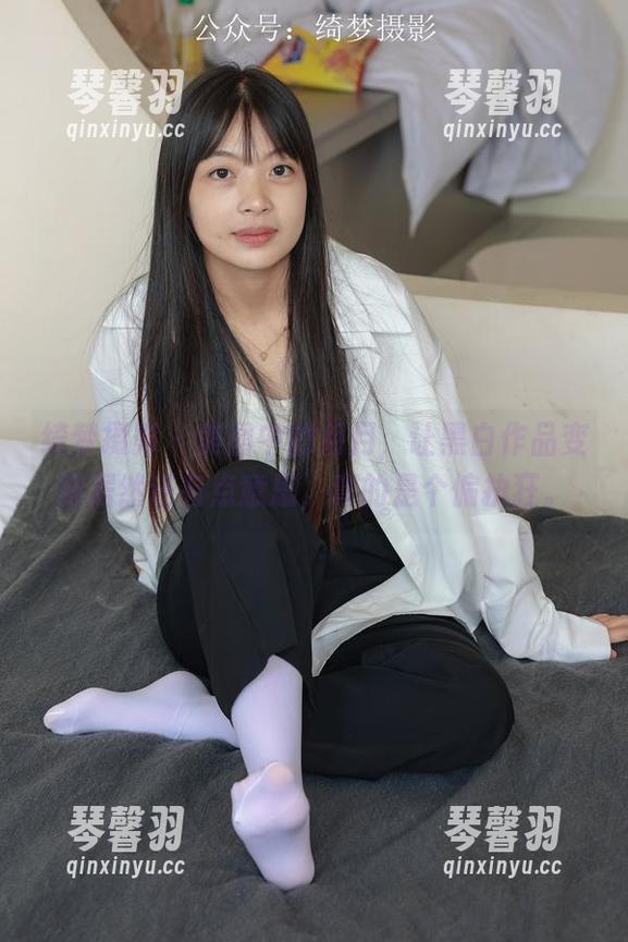 绮梦摄影 - 美图中的月月，让黑白作品变得居然还有点意思，真的是个偏执狂。