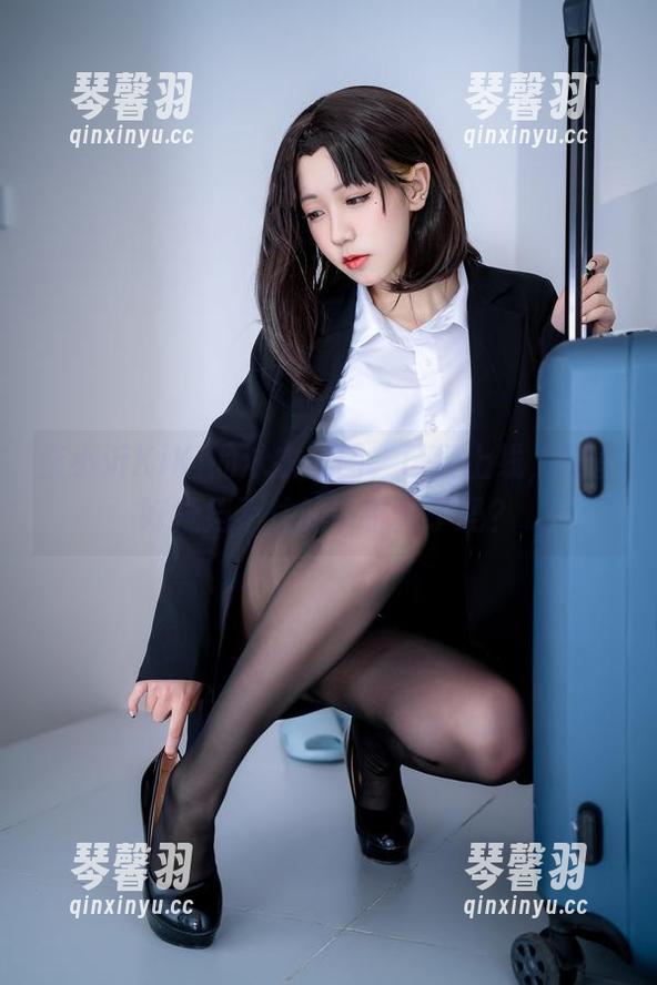 蓝小沂KiKi 蓝小沂KiKi的泳衣美图,已经上线,准备好抵挡不住的吸引力了吗?