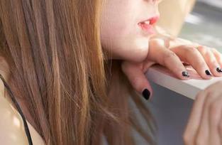 蜜桃社 – 伊琳的制服全记录：快去下载，别忘了带上小心心哦！