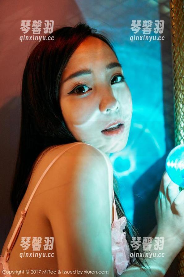 蜜桃社 - 木奈奈的肉丝偏偏出现在我们眼前，图集中居然还有意外的彩蛋？