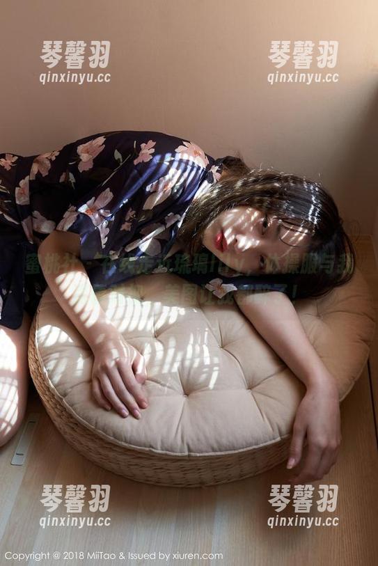 蜜桃社 - 在线走近琉璃lily，体操服与我深情对视，美图让我都醉了！