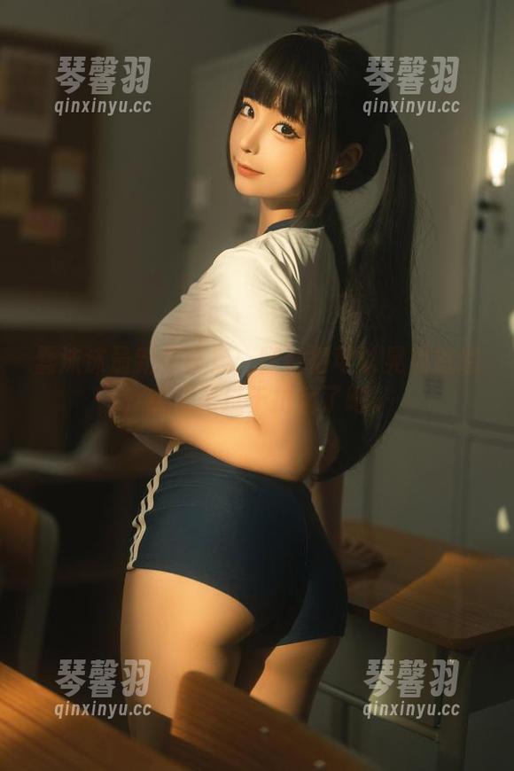 蠢沫沫 蠢沫沫最新写真集:腿长得可以晃晃悠悠,实在是过于抢镜了吧。