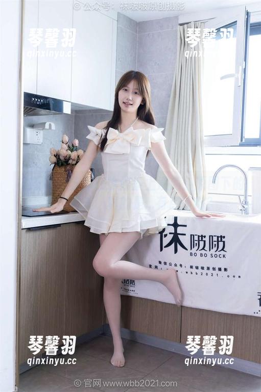 袜啵啵-苏苏 袜啵啵 - 苏苏在瑜伽垫上漫游:原图下的静谧之美,真的是...有点迷幻?