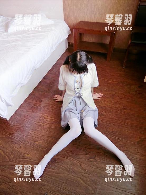 西尔酱 西尔酱竟然能把户外jk白丝做到这种程度,图包里坦诚又深藏暗潮